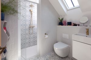 Ensuite- click for photo gallery